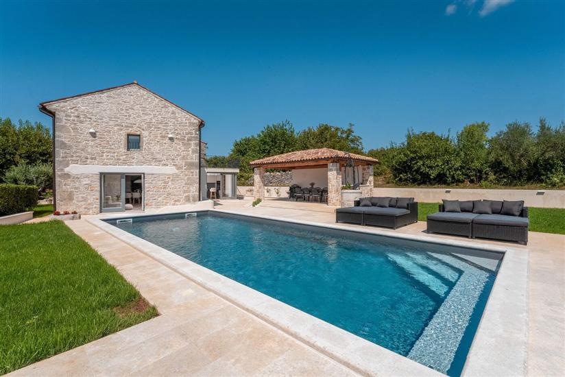 Villa Treori s bazenom