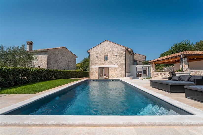 Villa Treori s bazenom