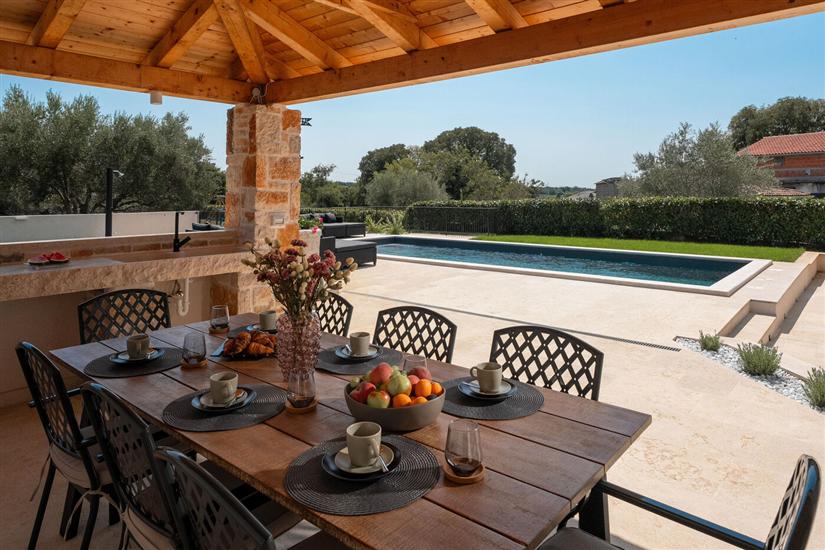 Villa Treori s bazenom