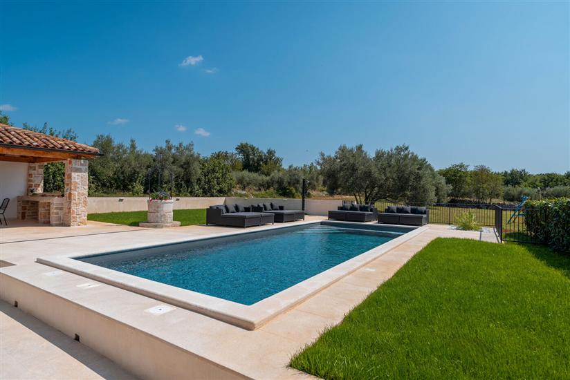 Villa Treori s bazenom