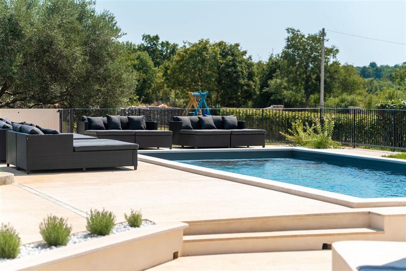 Villa Treori s bazenom