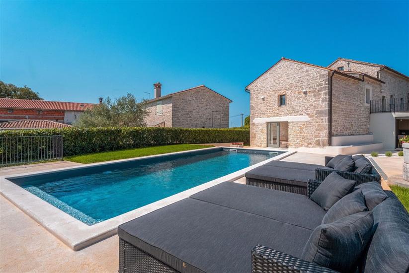 Villa Treori s bazenom