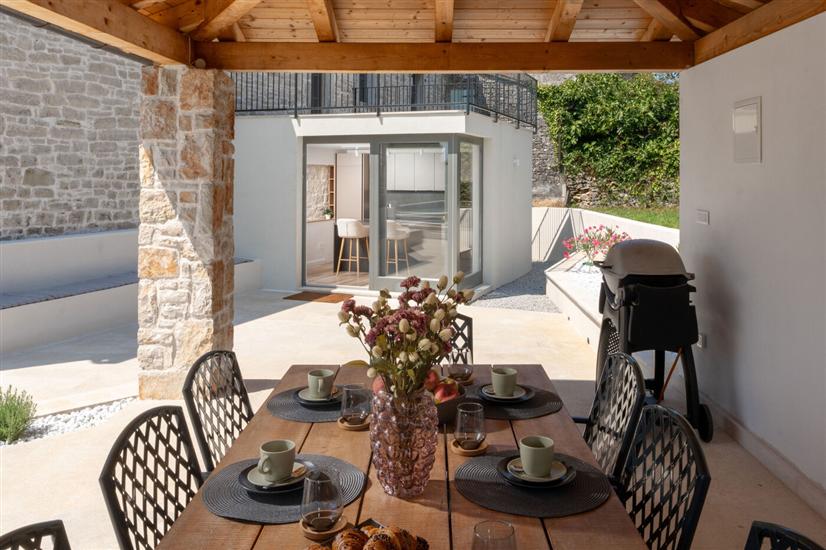 Villa Treori s bazenom