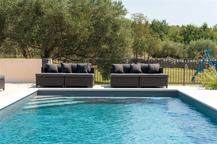 Villa Treori s bazenom