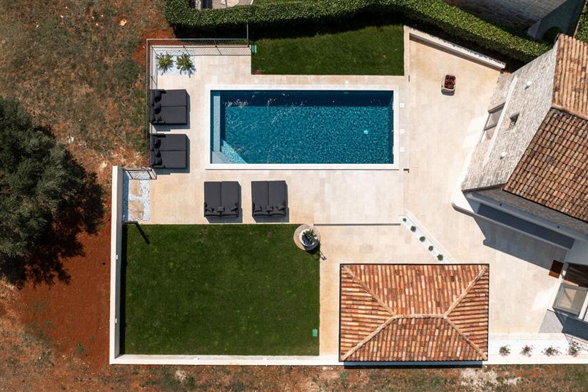 Villa Treori s bazenom