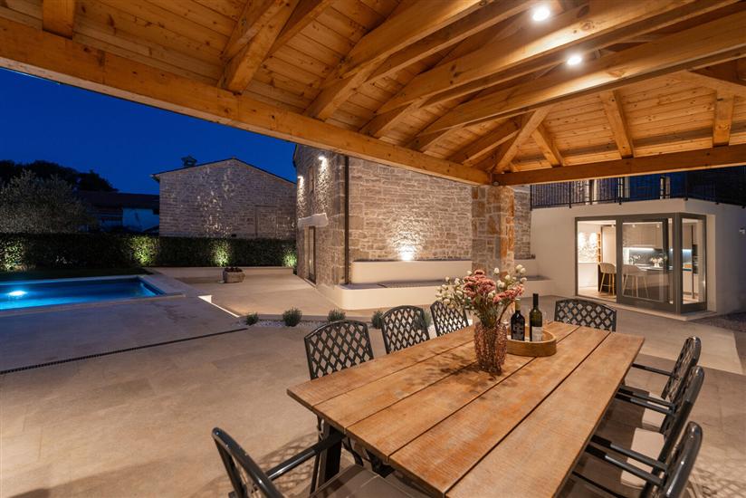 Villa Treori s bazenom