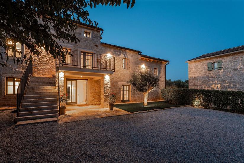 Villa Treori s bazenom