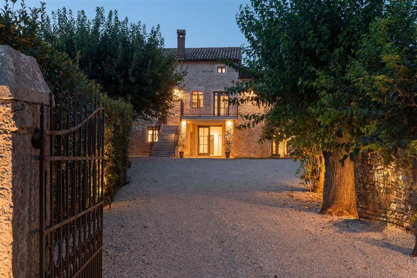 Villa Treori s bazenom