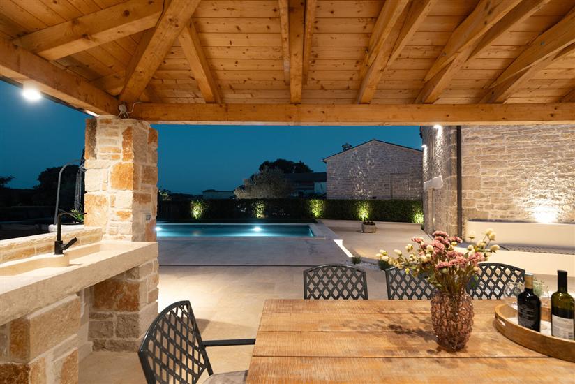 Villa Treori s bazenom