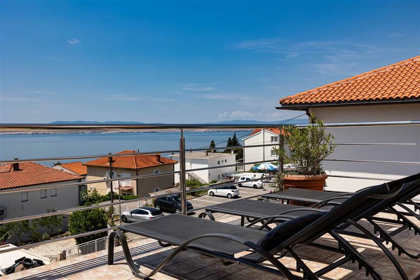 Apartment A7, for 6 persons