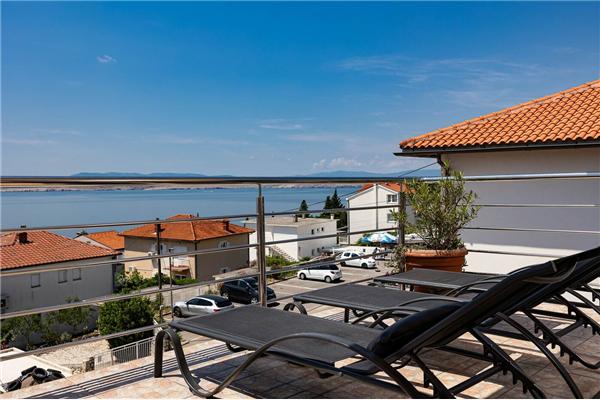 Apartment A7, for 6 persons