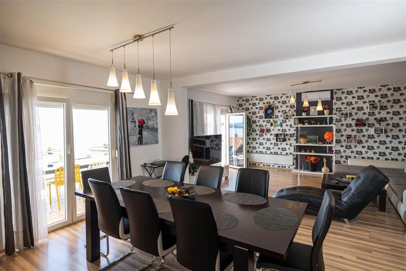 Apartment A7, for 6 persons