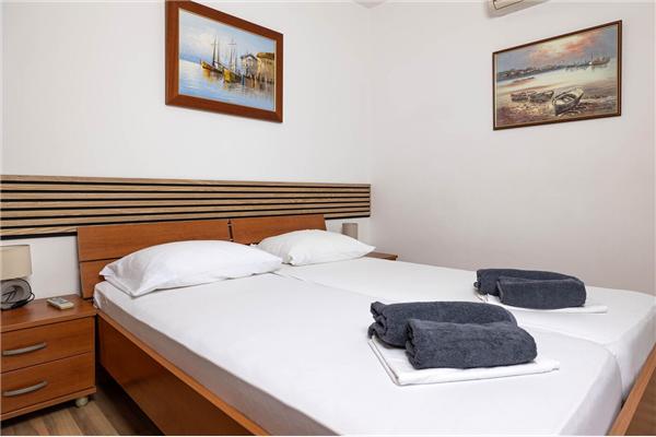 Apartment A7, for 6 persons