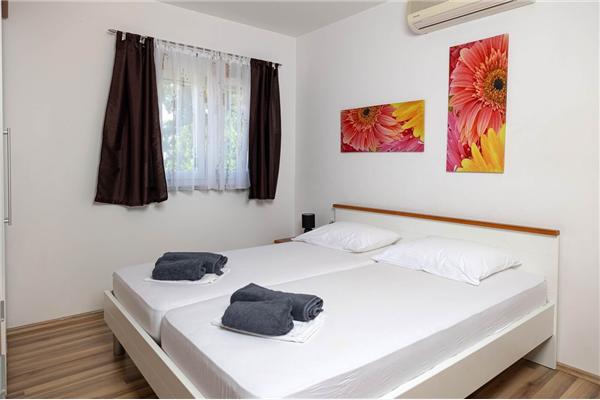 Apartment A7, for 6 persons