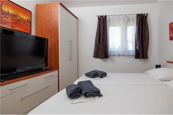 Apartment A7, for 6 persons