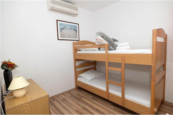 Apartment A7, for 6 persons