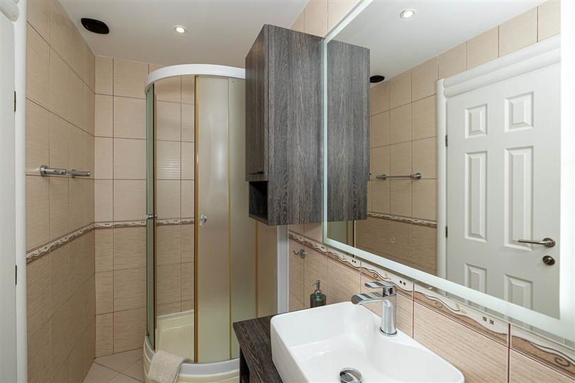 Apartment A7, for 6 persons