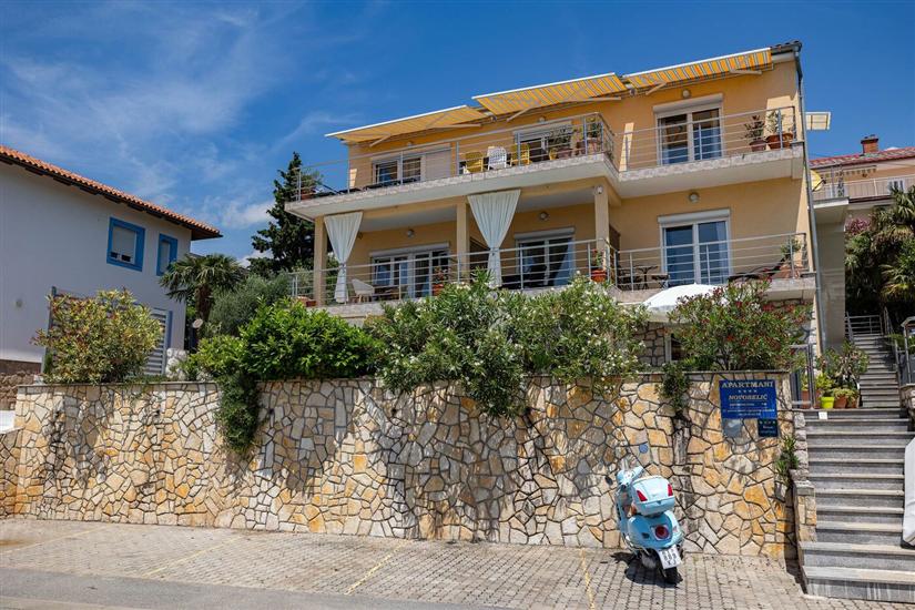 Apartments Novoselić