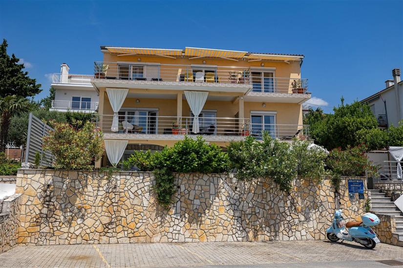 Apartments Novoselić