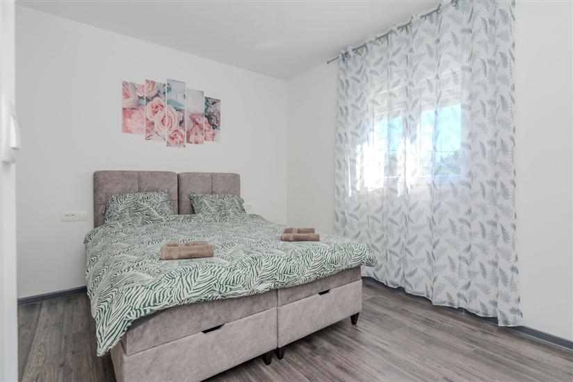 House K1, for 10 persons