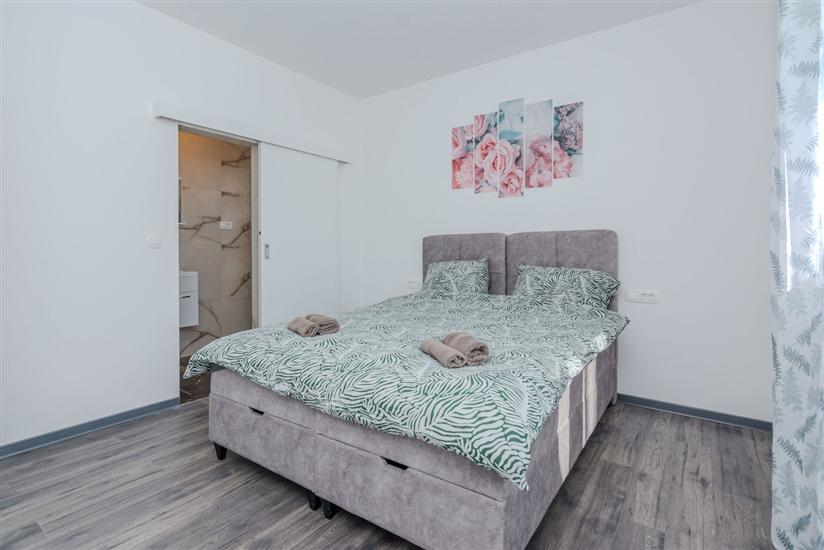 House K1, for 10 persons