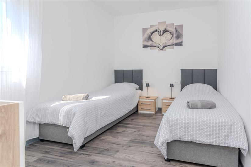 House K1, for 10 persons