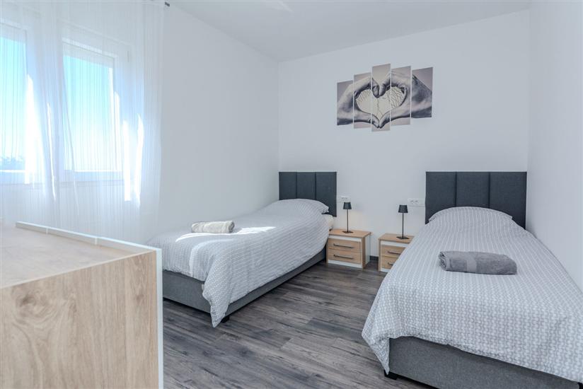 House K1, for 10 persons