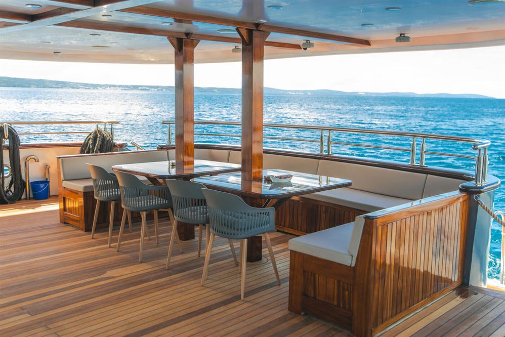 Roko-deluxe-superior-small-cruise-ship