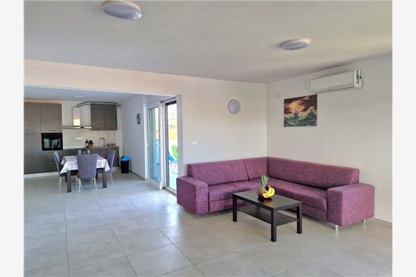 Apartment A4, for 6 persons