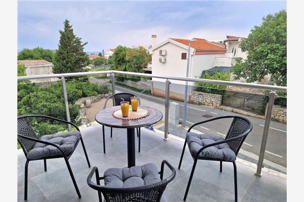 Apartment A2, for 6 persons