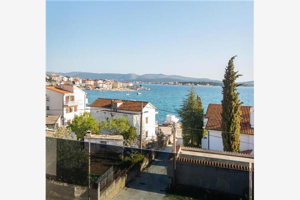 Apartment A2, for 5 persons