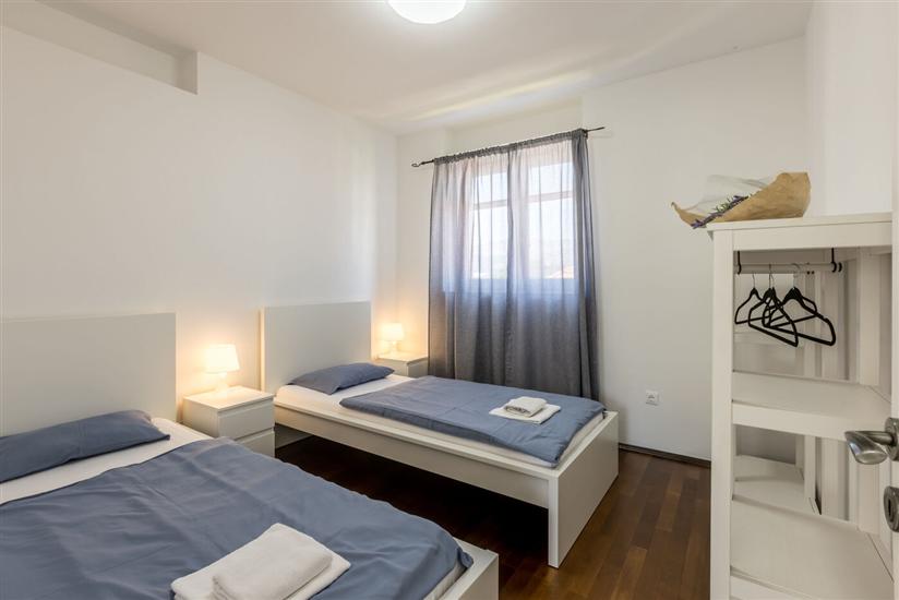 Apartment A1, for 5 persons