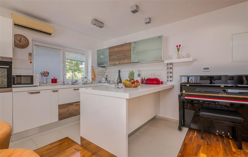 Apartment A1, for 5 persons