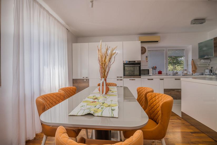 Apartment A1, for 5 persons