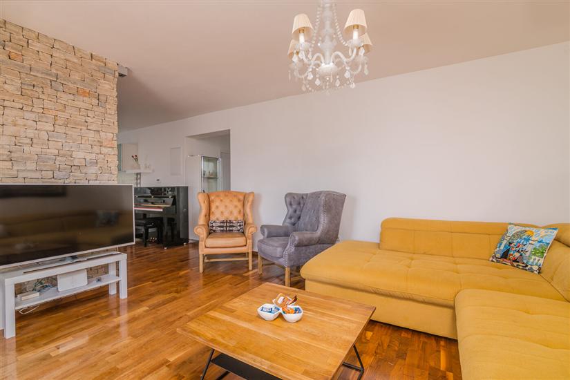 Apartment A1, for 5 persons