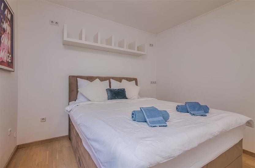 Apartment A1, for 5 persons