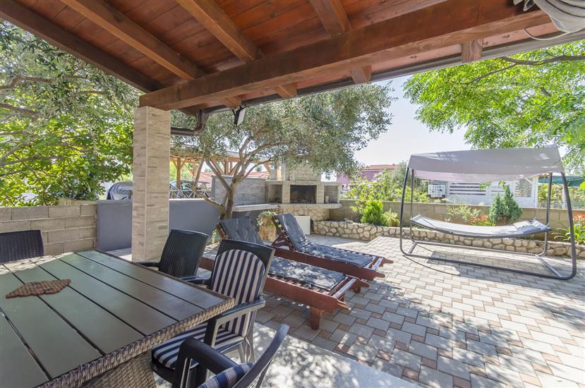 Apartments Lovely Courtyard