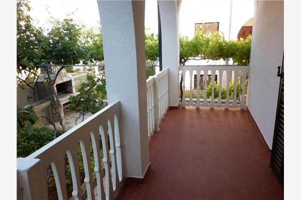 Apartment A1, for 5 persons