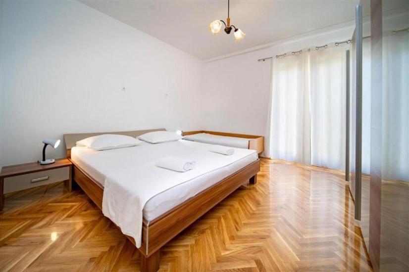 Apartment A1, for 5 persons