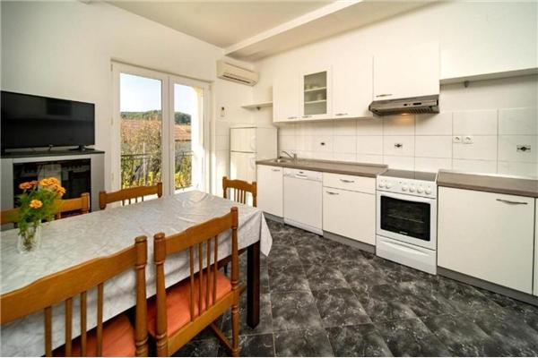 Apartment A1, for 5 persons