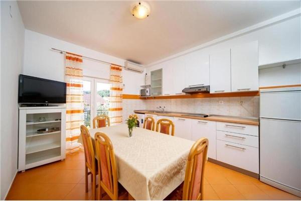 Apartment A2, for 6 persons