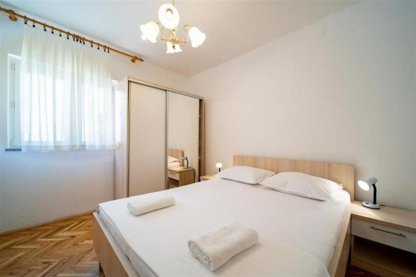 Apartment A2, for 6 persons