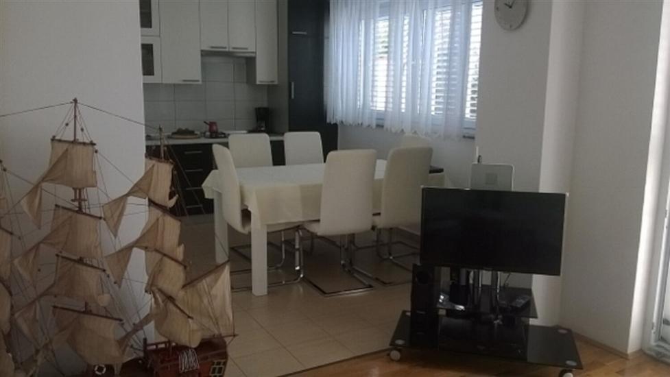 Apartment A6, for 5 persons