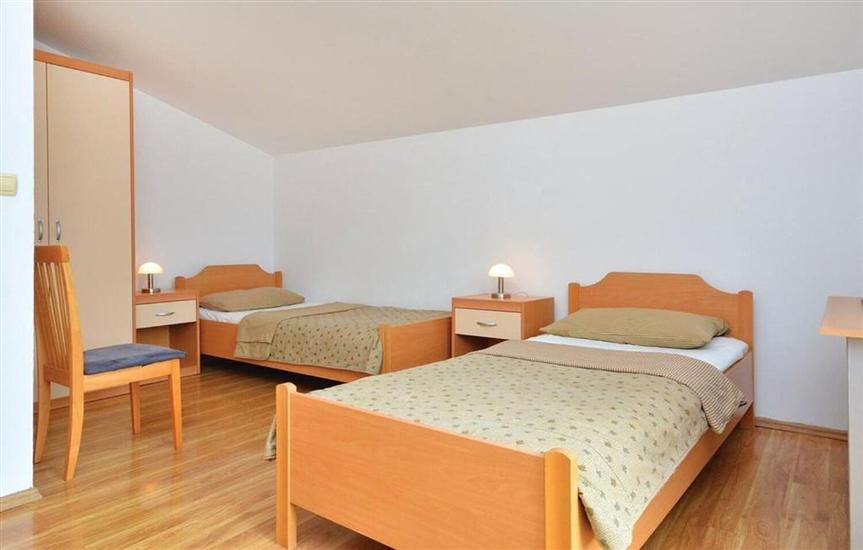 Room S3, for 2 persons