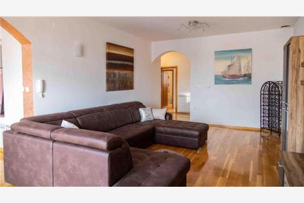 House K1, for 10 persons