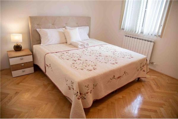 House K1, for 10 persons