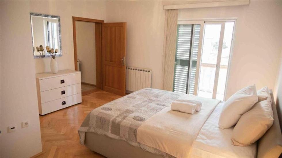 House K1, for 10 persons