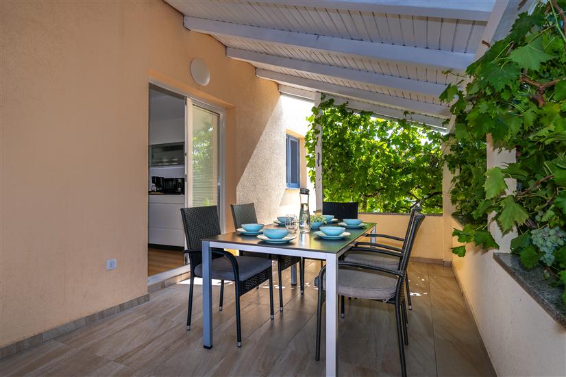 Apartment Dora family only