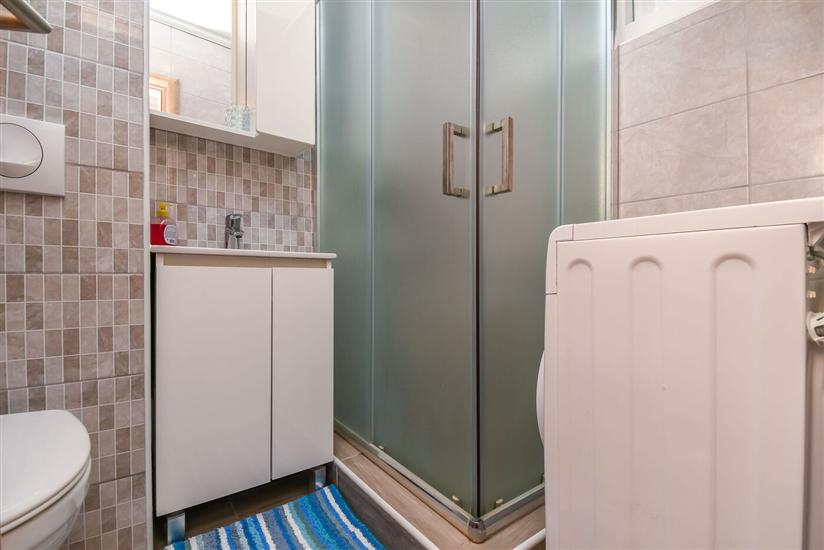 Apartment A5, for 5 persons