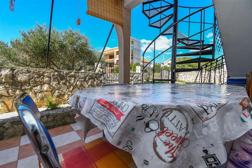 Apartment A6, for 5 persons